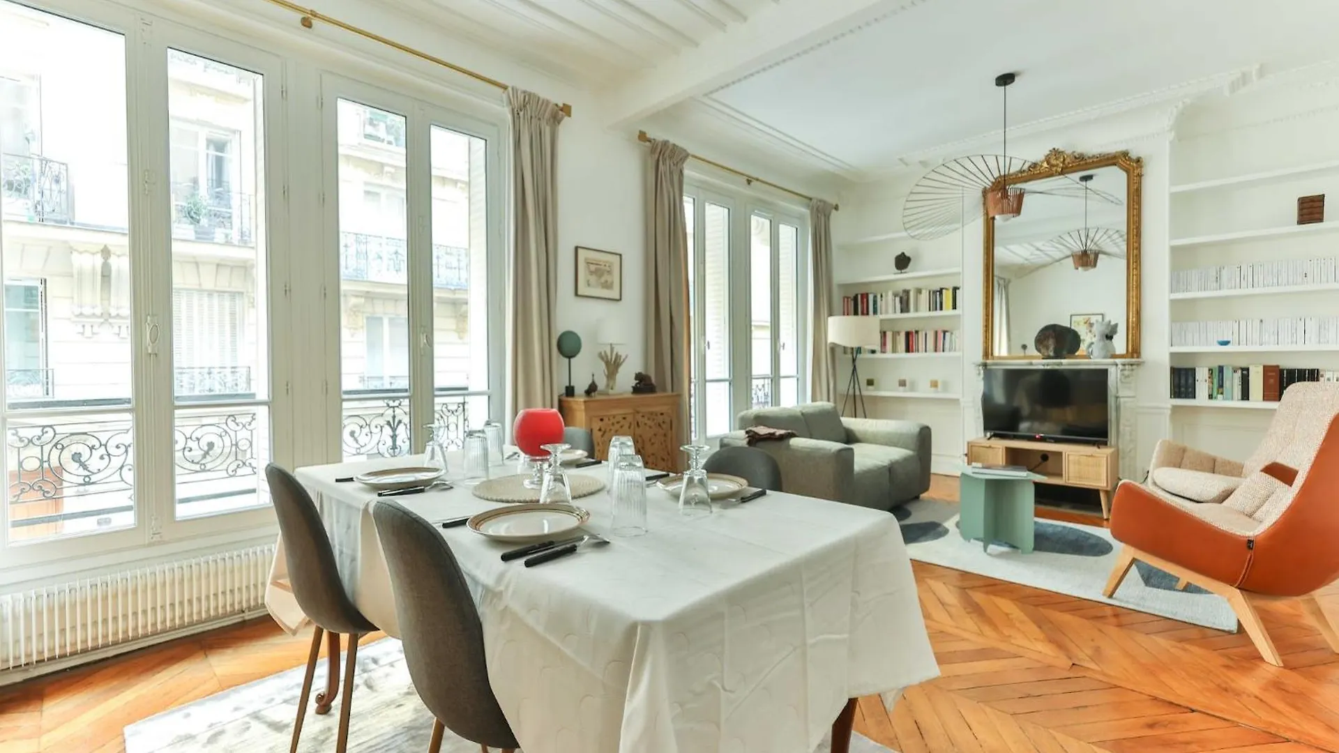 Bright, Modern Apartment- 14 Arrd- Mobility Lease Paris 0*,  France