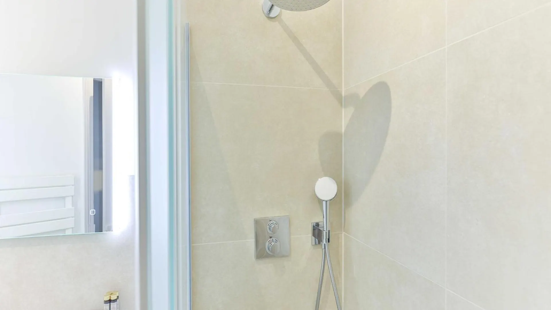 Bright, Modern Apartment- 14 Arrd- Mobility Lease 파리 아파트
