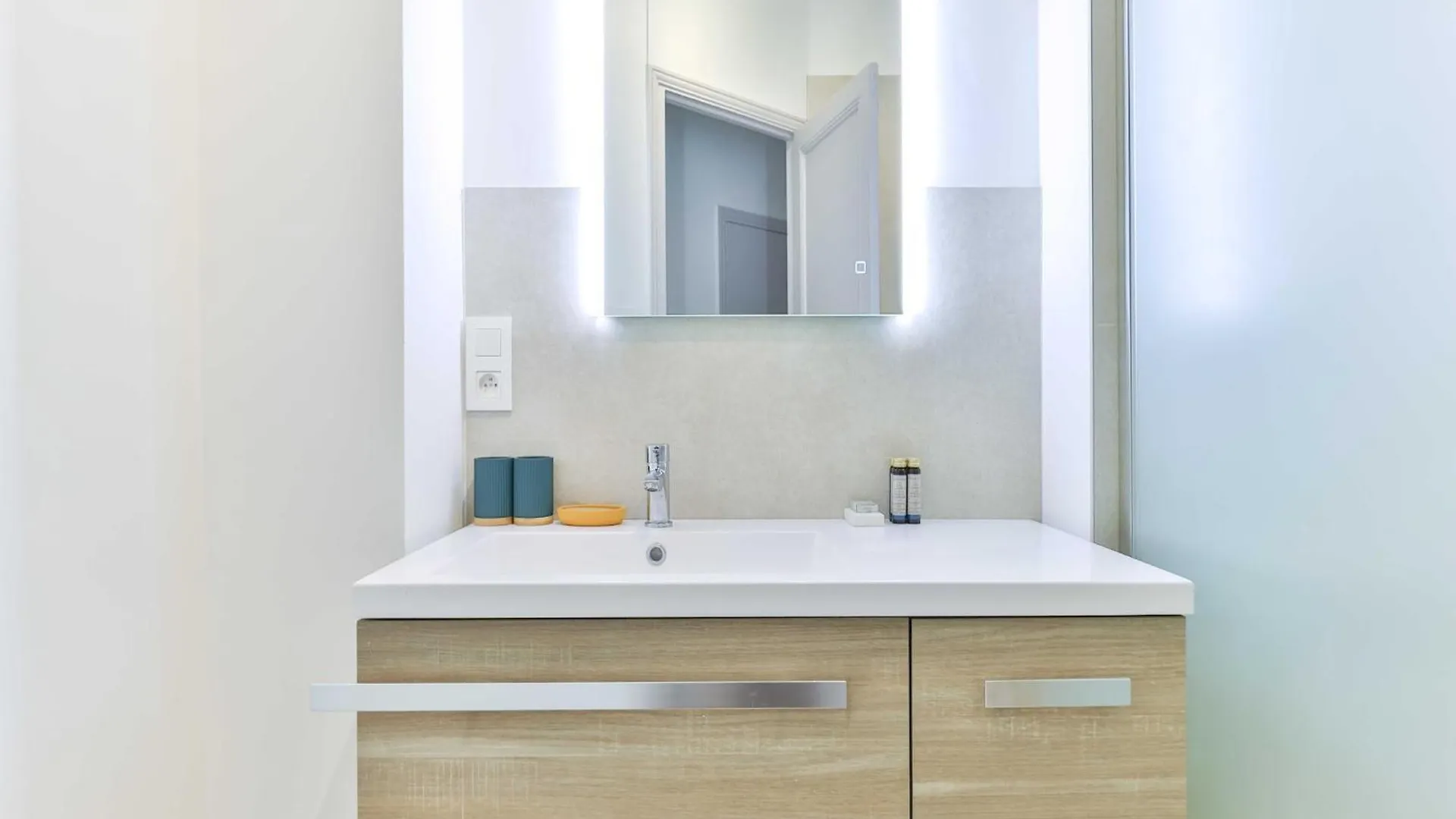 Bright, Modern Apartment- 14 Arrd- Mobility Lease 파리 프랑스